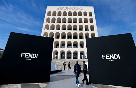 fendi colosseo quadrato roma